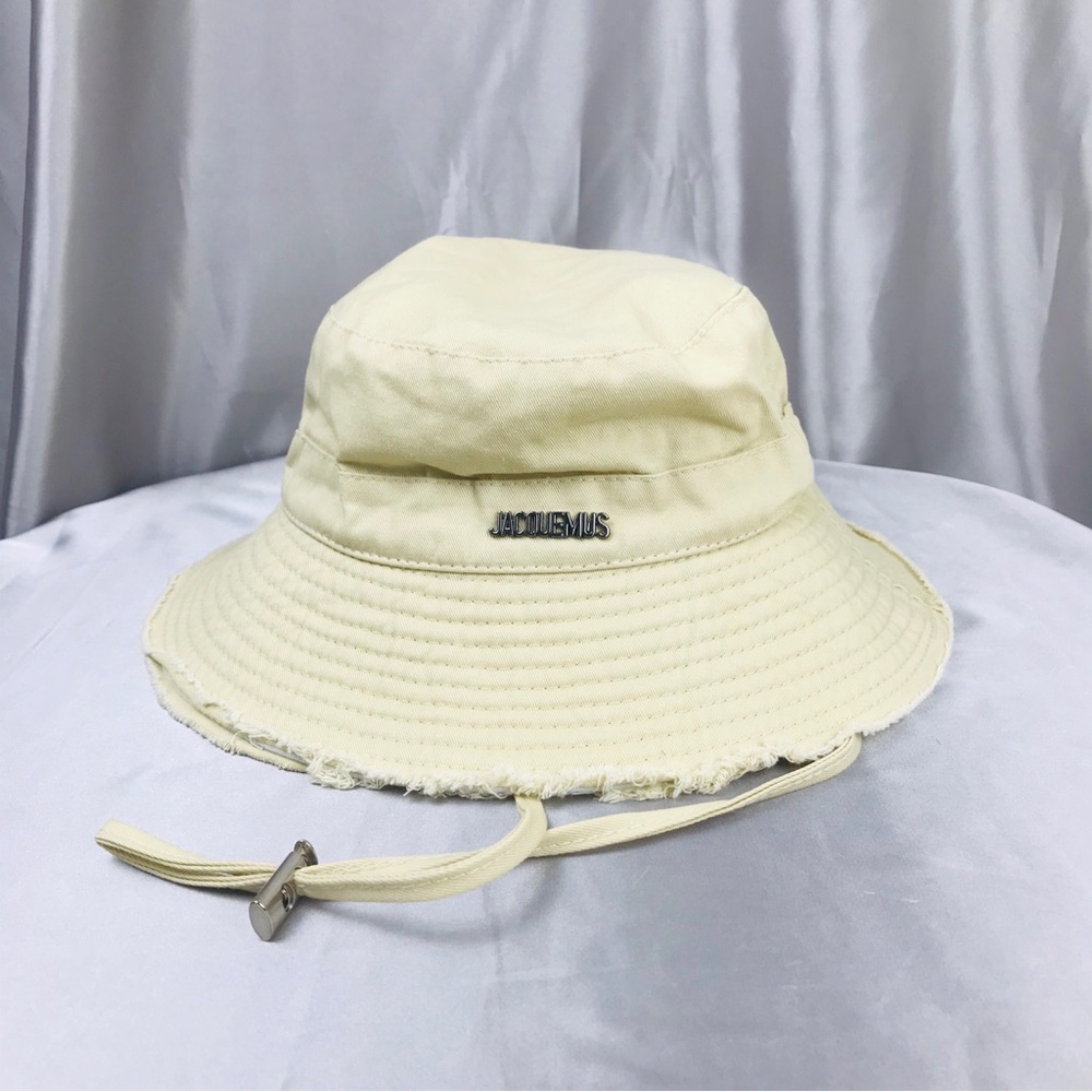 NWT Jacquemus bucket hat White